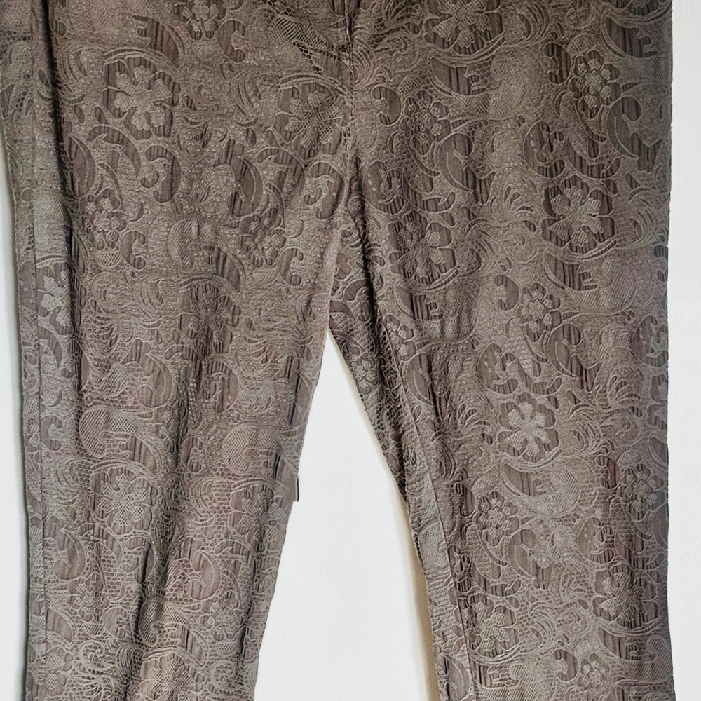 Junior’s lacy floral casual pants